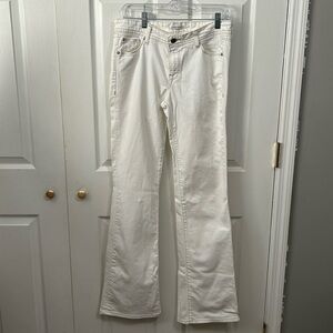 Vertigo jeans. Wide leg. White denim. Embroidered back pockets. Size 29
